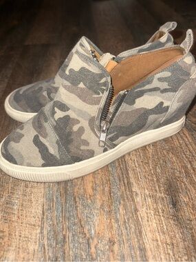 Camouflage Wedge Sneaker with Side Zipper